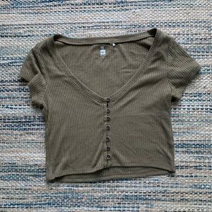 Women’s olive green short sleeve top